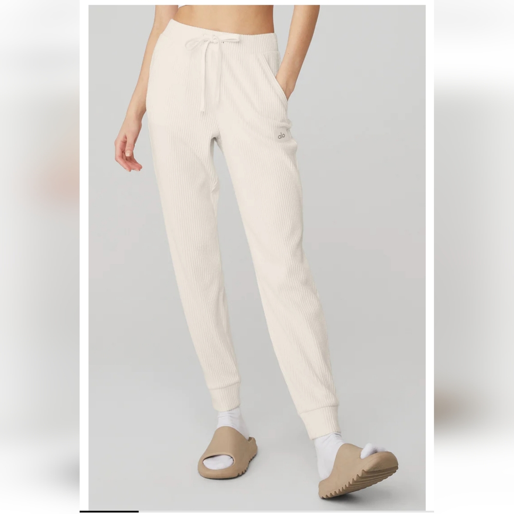 ALO yoga Muse Sweatpant Ivory Large ribbed jogger